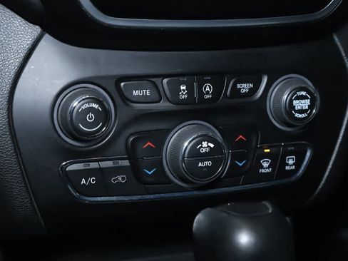 Certified 2021 Jeep Cherokee Limited image 28