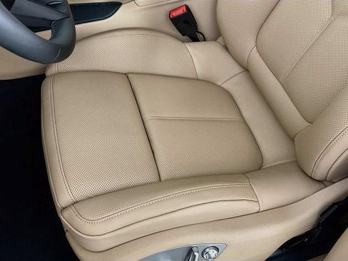 Certified 2026 Porsche Macan AWD/4WD image 20