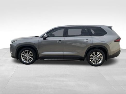 Used 2025 Toyota Grand Highlander AWD image 8