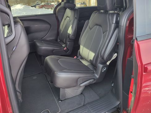 New 2026 Chrysler Pacifica Select w/ S Appearance Package image 34