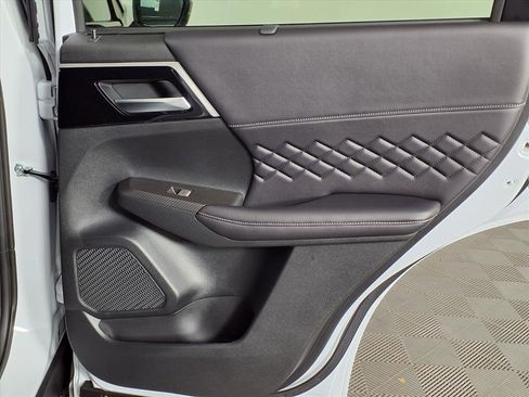 New 2025 Mitsubishi Outlander SEL Black Edition image 10