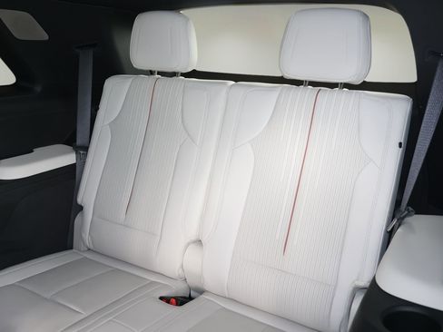New 2026 Cadillac Vistiq Luxury AWD/4WD image 16