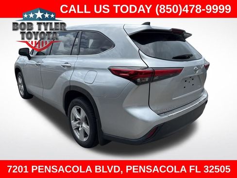 Used 2023 Toyota Highlander L FWD image 1
