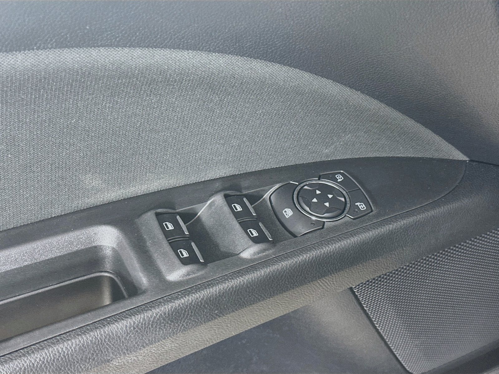 Used 2019 Ford Fusion SE FWD image 17