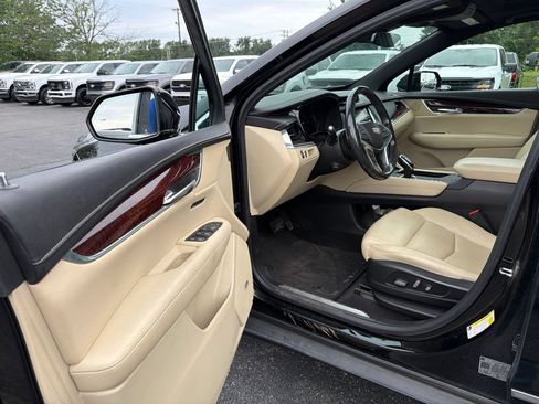 Used 2019 Cadillac XT5 Premium Luxury AWD/4WD image 6