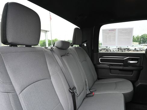 Used 2024 RAM 2500 Big Horn AWD/4WD image 32