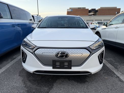 Used 2021 Hyundai Ioniq SE FWD image 2