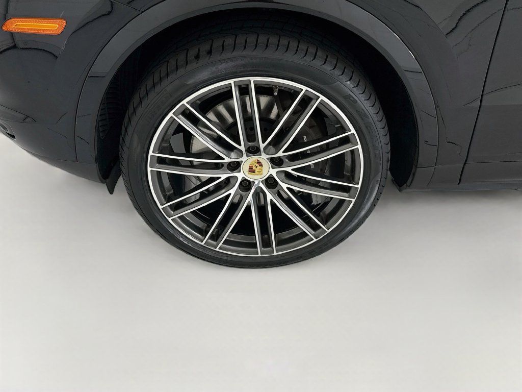 Certified 2023 Porsche Cayenne AWD/4WD image 30