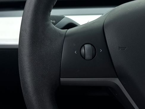 Used 2022 Tesla Model Y Long Range image 32