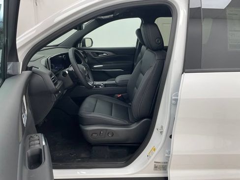 New 2026 Chevrolet Traverse LT w/ Driver Confidence Package AWD/4WD image 8