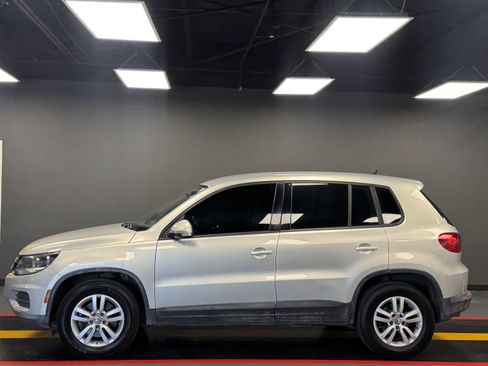 Used 2014 Volkswagen Tiguan S image 3