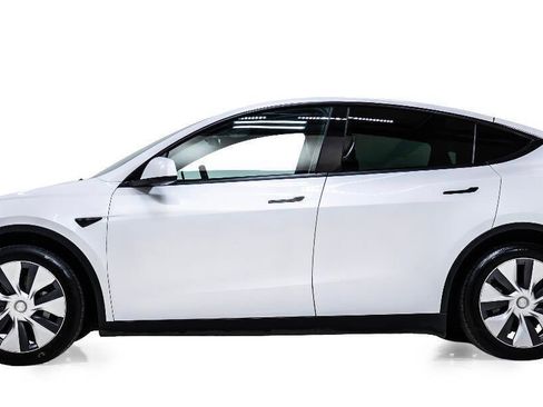 Used 2020 Tesla Model Y Long Range image 6