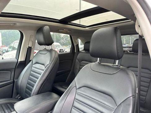 Certified 2023 Ford Edge SEL w/ Convenience Package AWD/4WD image 3