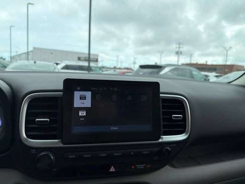 Certified 2024 Hyundai Venue SEL FWD image 23