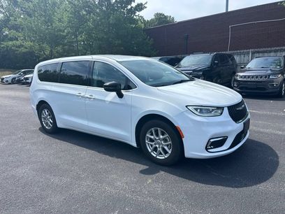 Used 2024 Chrysler Pacifica Touring-L