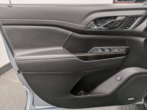 Used 2023 GMC Acadia AT4 w/ Technology Package image 8