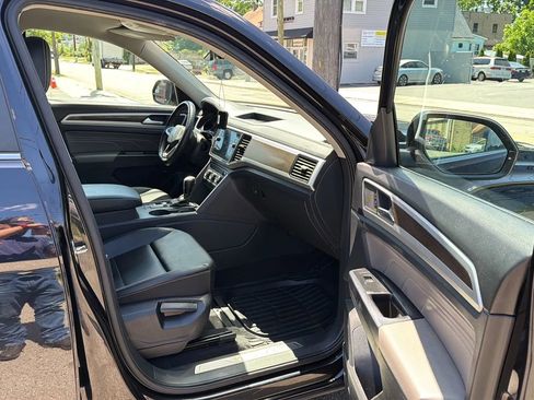 Used 2021 Volkswagen Atlas SE FWD image 25