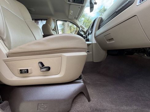 Used 2011 RAM 1500 Laramie RWD image 33