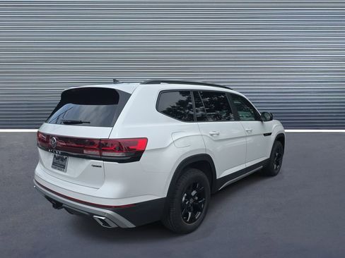 New 2026 Volkswagen Atlas Peak Edition AWD/4WD image 3