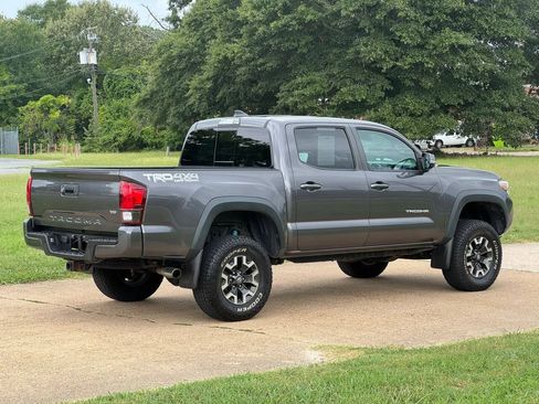 Used 2019 Toyota Tacoma TRD Off-Road w/ TRD Premium Off Road Package AWD/4WD image 5