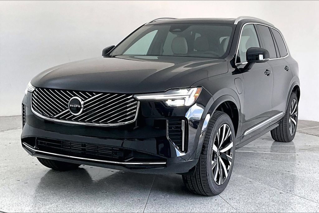 New 2026 Volvo XC90 T8 Core w/ Protection Package Premier AWD/4WD image 2