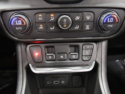 Used 2019 GMC Terrain SLE w/ Driver Convenience Package AWD/4WD image 26