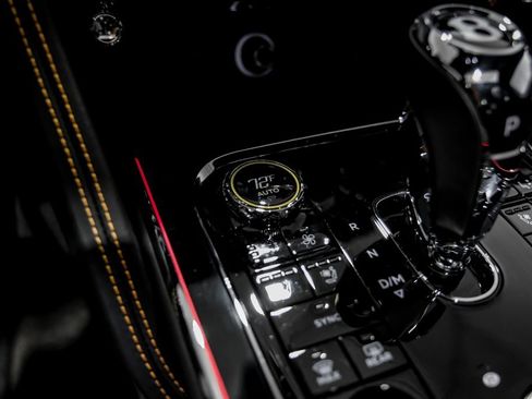 Used 2024 Bentley Flying Spur V8 image 22