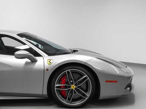 Certified 2018 Ferrari 488 GTB RWD image 10
