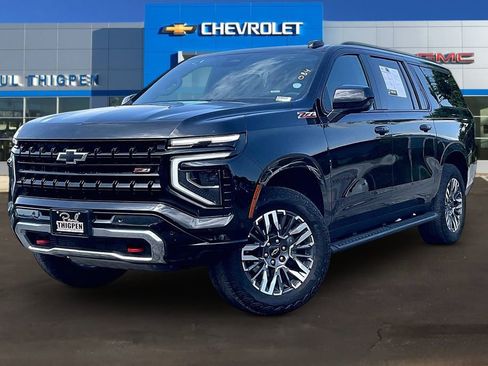 Used 2025 Chevrolet Suburban Z71 AWD/4WD image 3