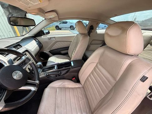 Used 2010 Ford Mustang GT RWD image 9