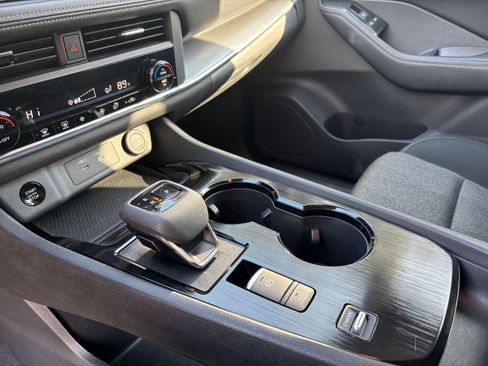 Used 2025 Nissan Rogue SV image 43