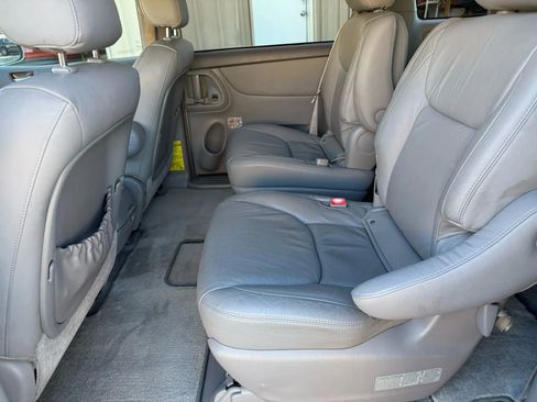 Used 2006 Toyota Sienna XLE image 24
