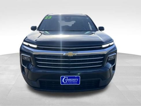 Certified 2025 Chevrolet Traverse LT image 3