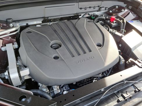 New 2026 Volvo XC60 B5 Plus w/ Climate Package image 9