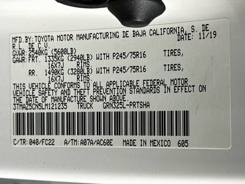 Used 2020 Toyota Tacoma SR5 RWD image 32