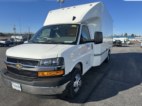 New 2025 Chevrolet Express 4500 w/ Power Convenience Package image 3