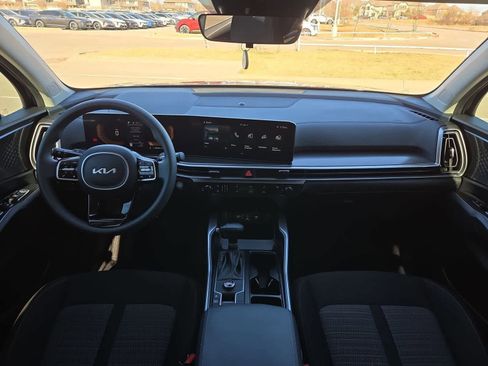 Certified 2025 Kia Sorento LX image 14