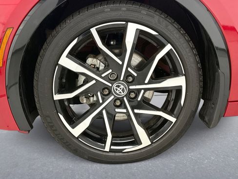 Used 2025 Toyota Prius Plug-In Hybrid FWD image 27