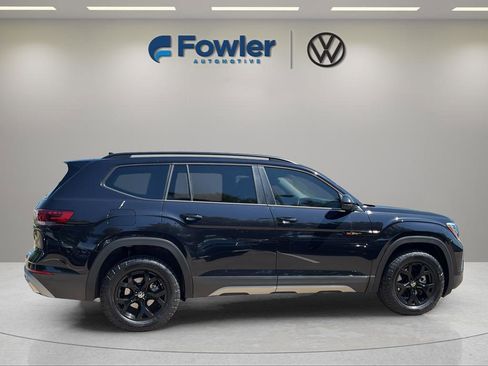 Used 2025 Volkswagen Atlas Peak Edition SE AWD/4WD image 8