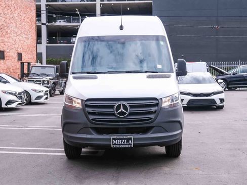 Used 2022 Mercedes-Benz Sprinter 2500 image 2