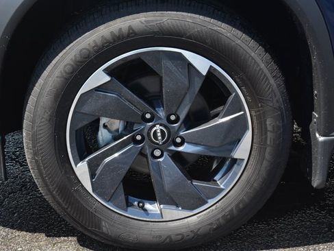 Used 2025 Nissan Rogue SV FWD image 9