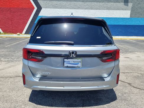 New 2026 Honda Odyssey Touring image 6