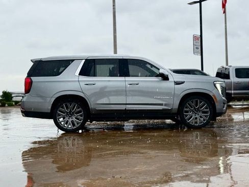 Used 2025 GMC Yukon Denali Ultimate AWD/4WD image 7