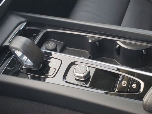 Certified 2025 Volvo XC60 B5 Plus image 26