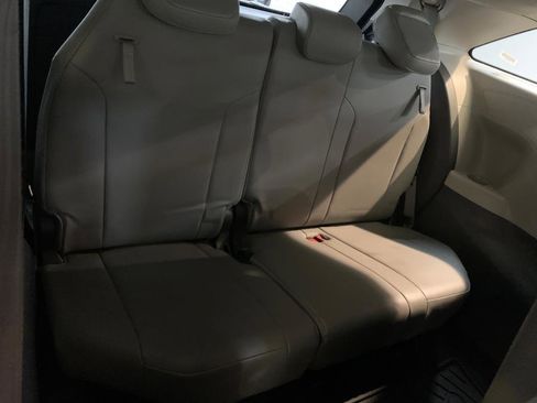 Used 2021 Toyota Sienna XLE image 50