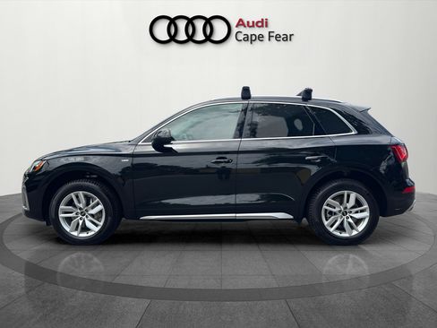Used 2023 Audi Q5 2.0T Premium w/ Convenience Package AWD/4WD image 2