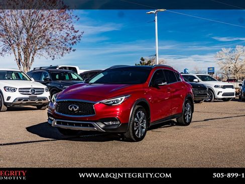 Used 2019 INFINITI QX30 ESSENTIAL w/ Cargo Package image 3