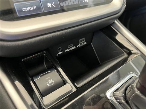 Used 2025 Subaru Outback Premium image 17