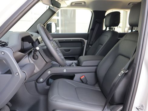 New 2026 Land Rover Defender 110 X-Dynamic SE image 17