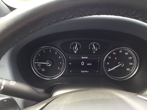 Used 2023 Buick Enclave Essence AWD/4WD image 18